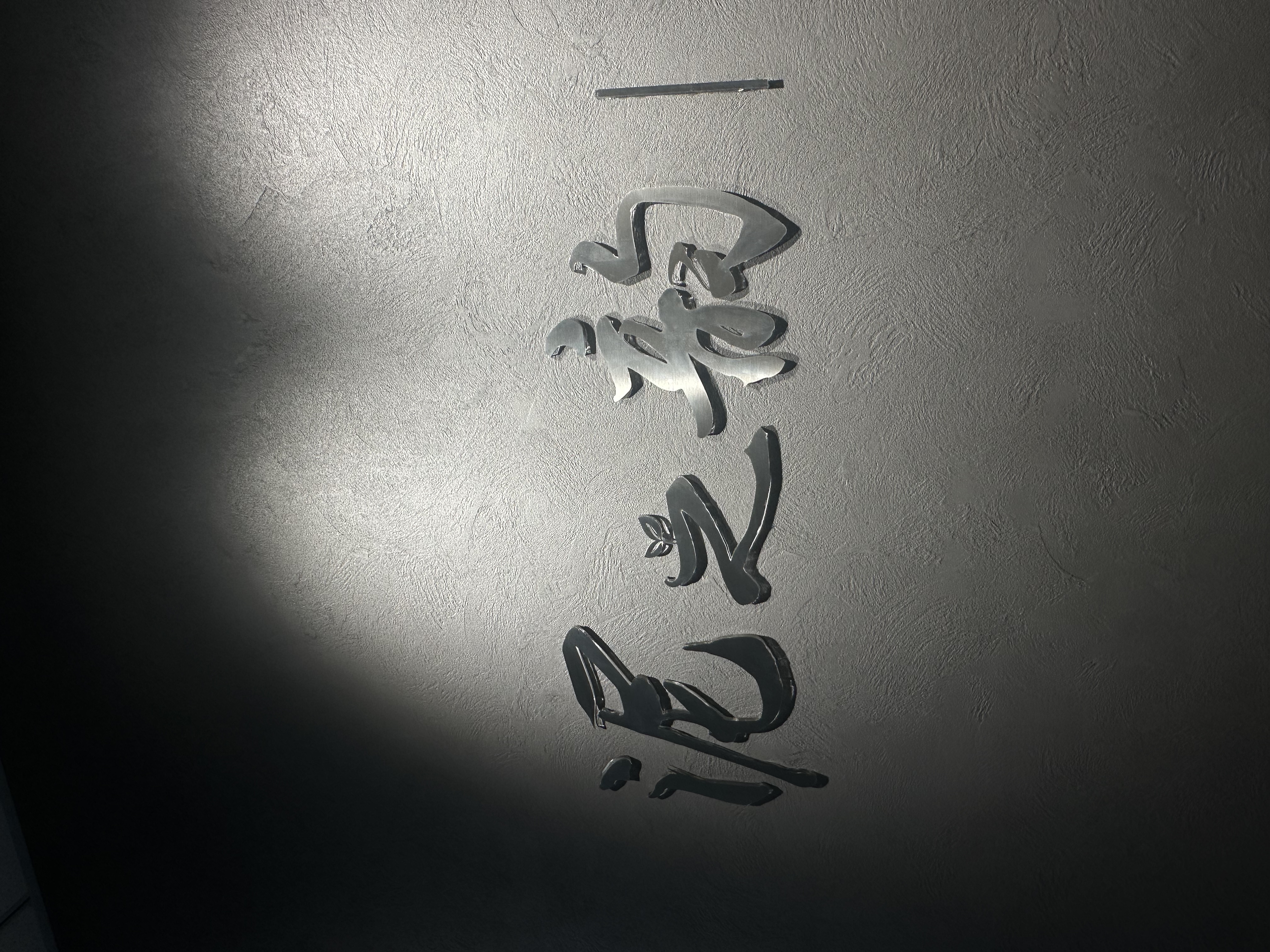 2024年进展：海外代理签约与多品牌矩阵发展